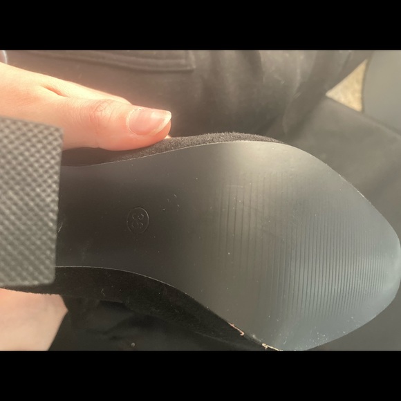 Thigh high heeled boots - Picture 2 of 2